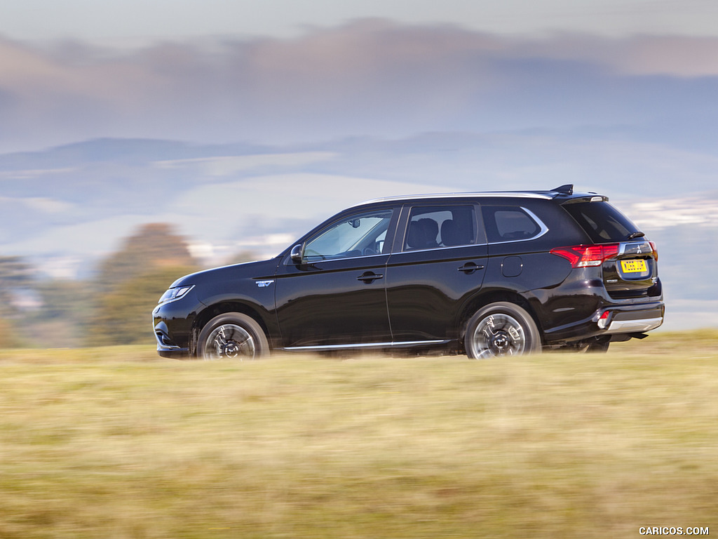 2017 Mitsubishi Outlander Plug-In Hybrid EV (UK-Spec) - Side