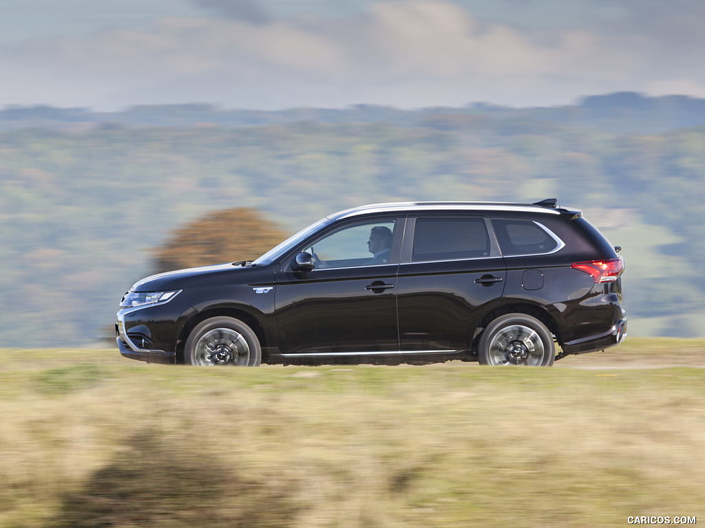 2017 Mitsubishi Outlander Plug-In Hybrid EV (UK-Spec) - Side