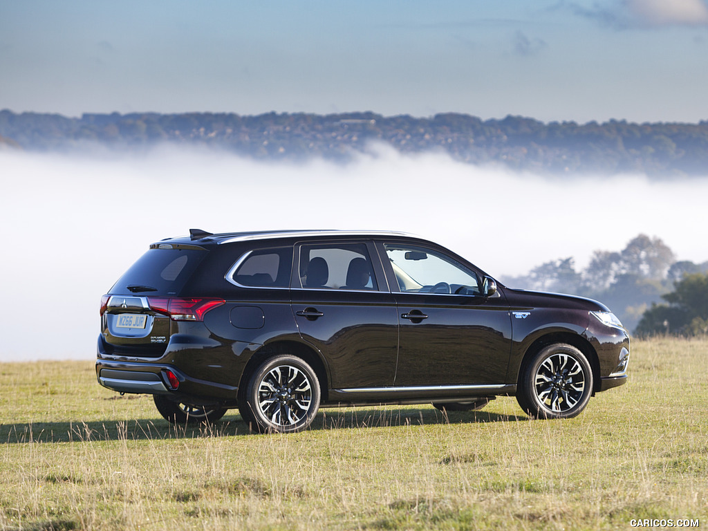 2017 Mitsubishi Outlander Plug-In Hybrid EV (UK-Spec) - Side