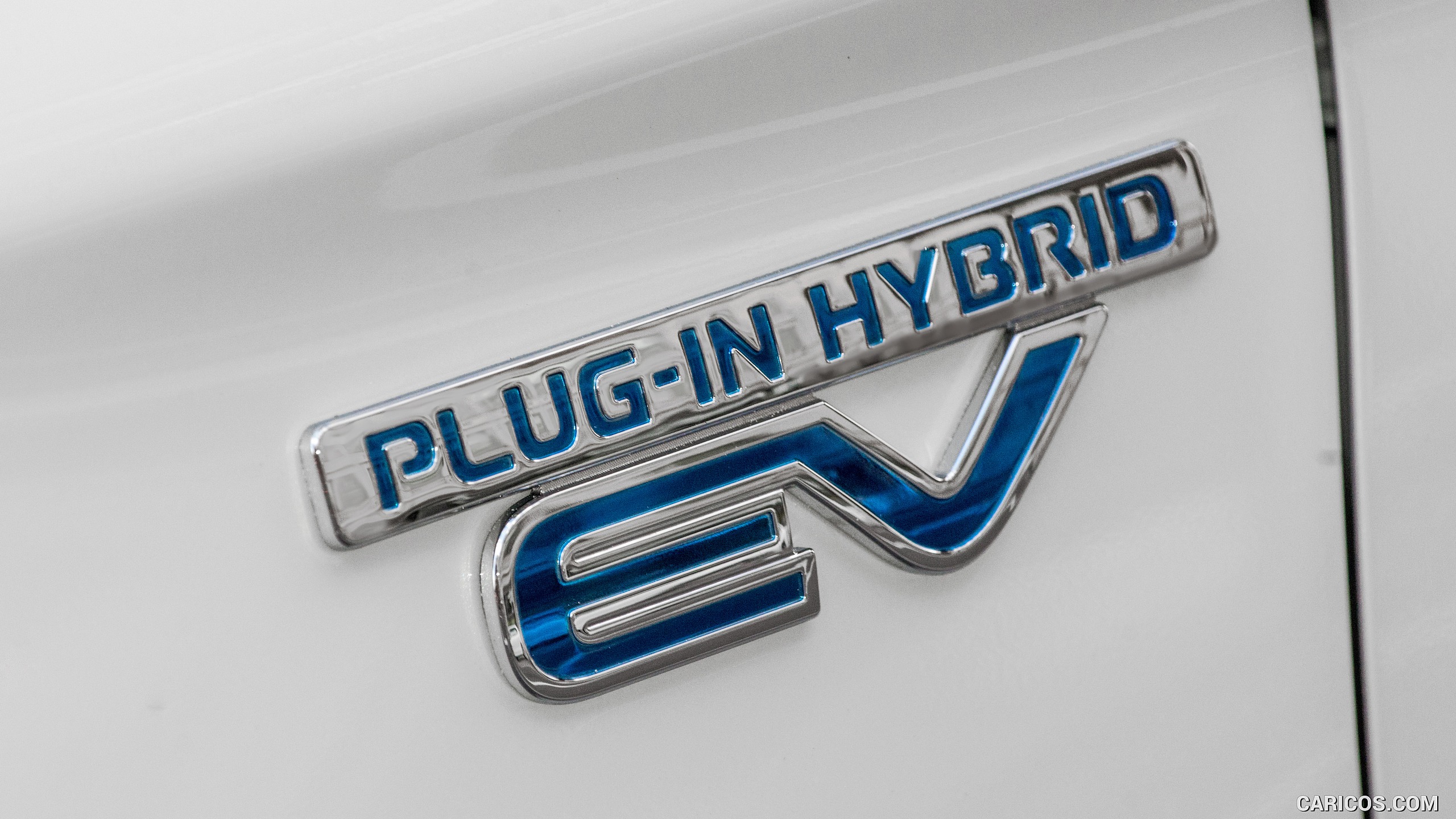 2017 Mitsubishi Outlander Plug-In Hybrid EV - Badge, #13 of 40
