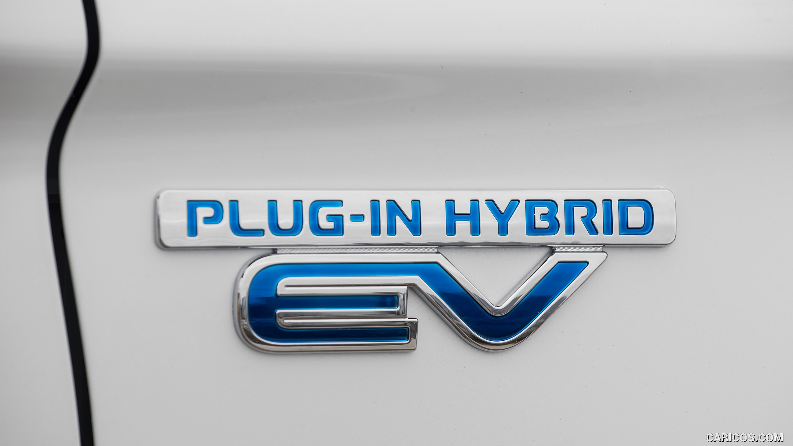 2017 Mitsubishi Outlander Plug-In Hybrid EV - Badge, #14 of 40