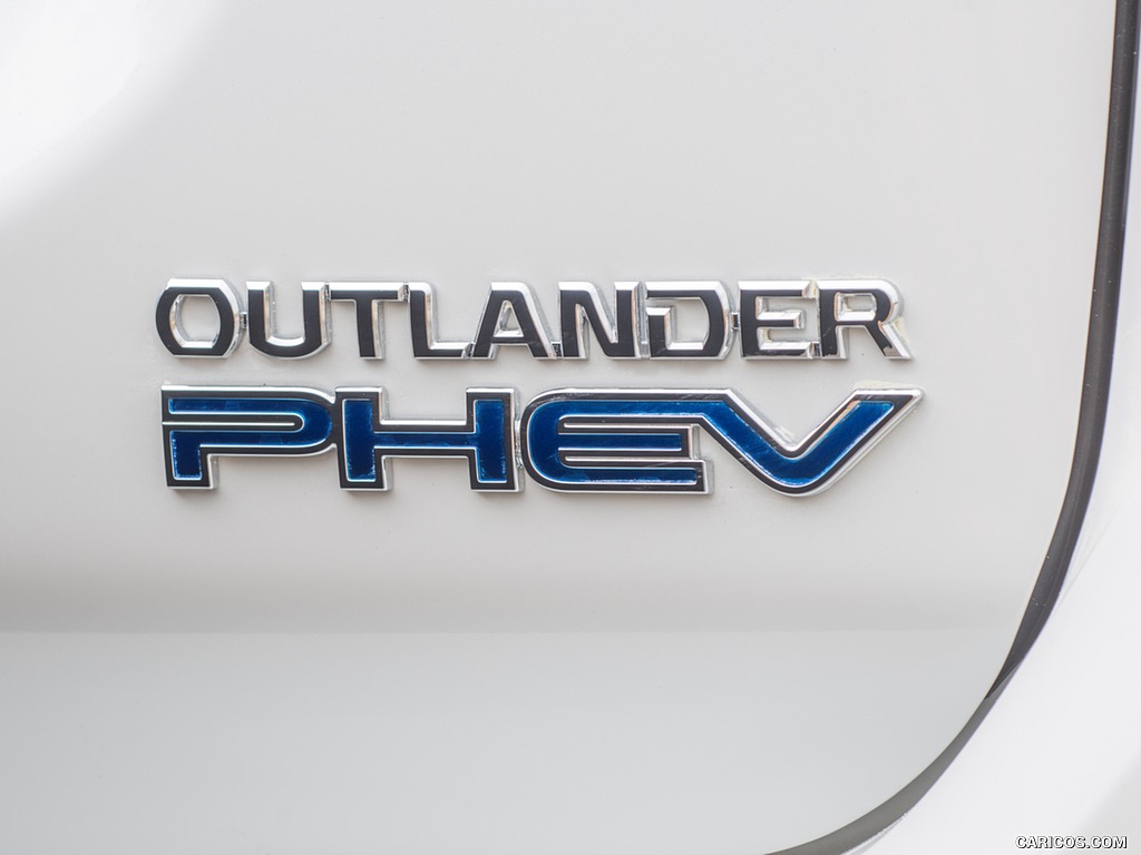 2017 Mitsubishi Outlander Plug-In Hybrid EV - Badge