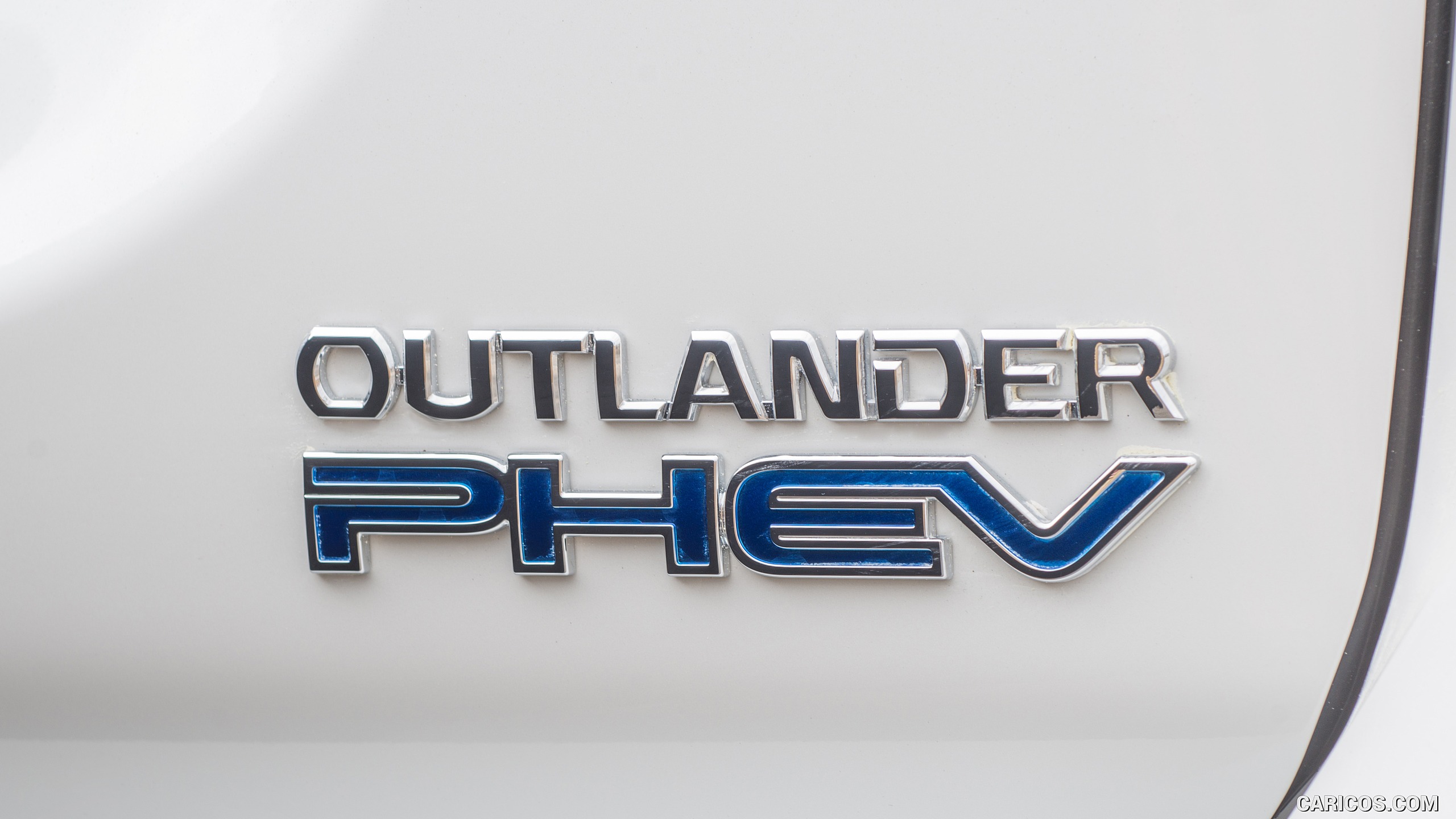 2017 Mitsubishi Outlander Plug-In Hybrid EV - Badge, #15 of 40