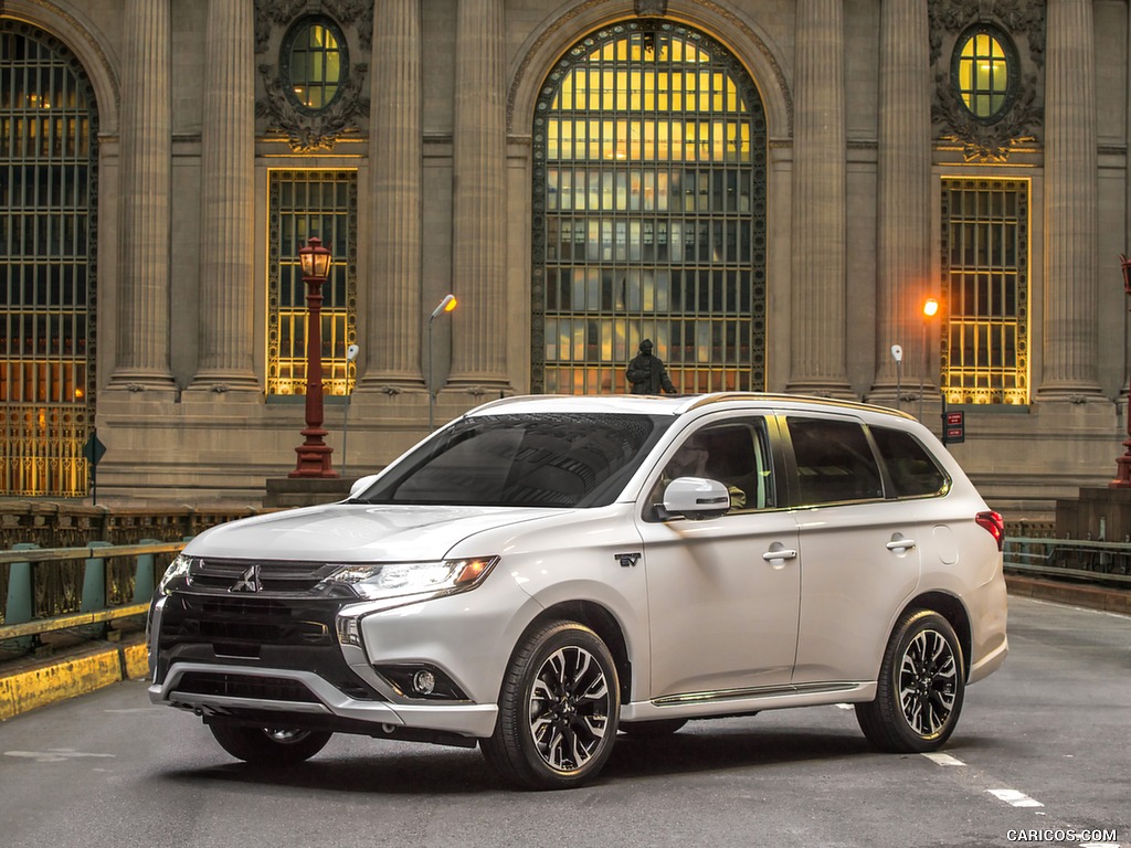 2017 Mitsubishi Outlander Plug-In Hybrid EV - Front