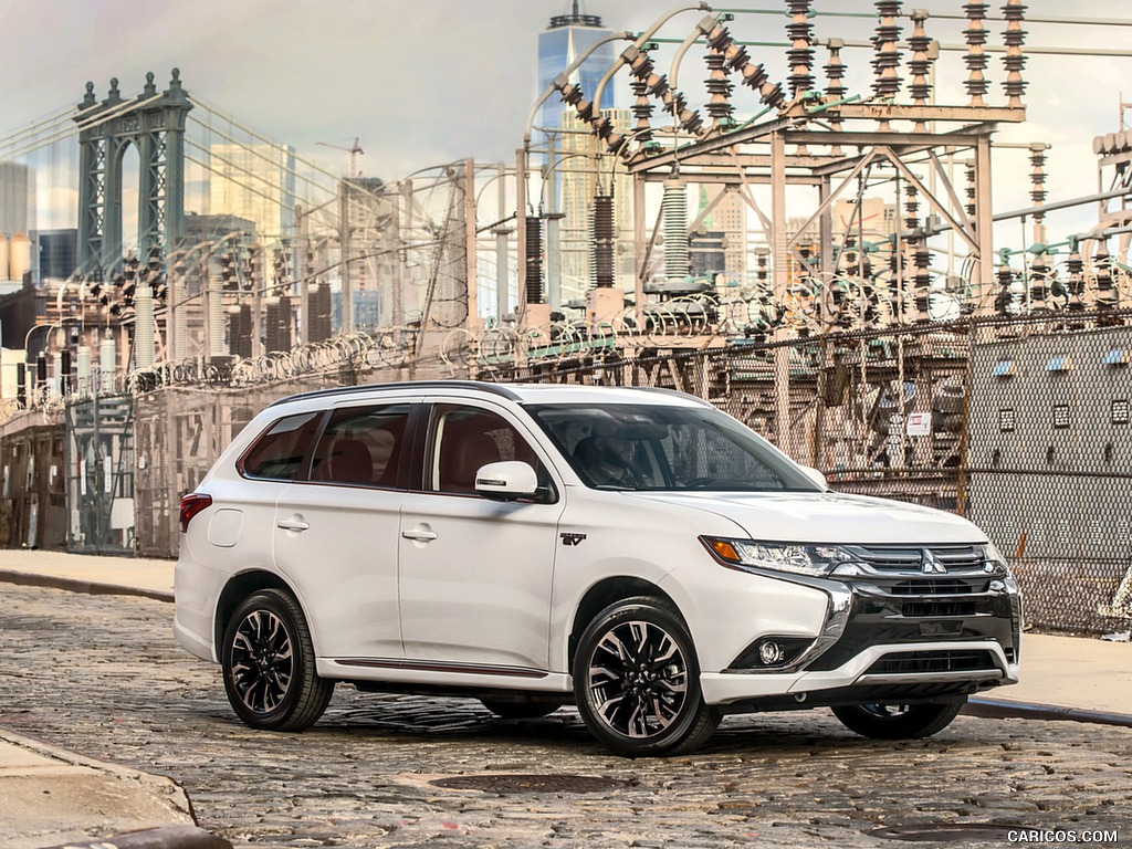 2017 Mitsubishi Outlander Plug-In Hybrid EV - Front