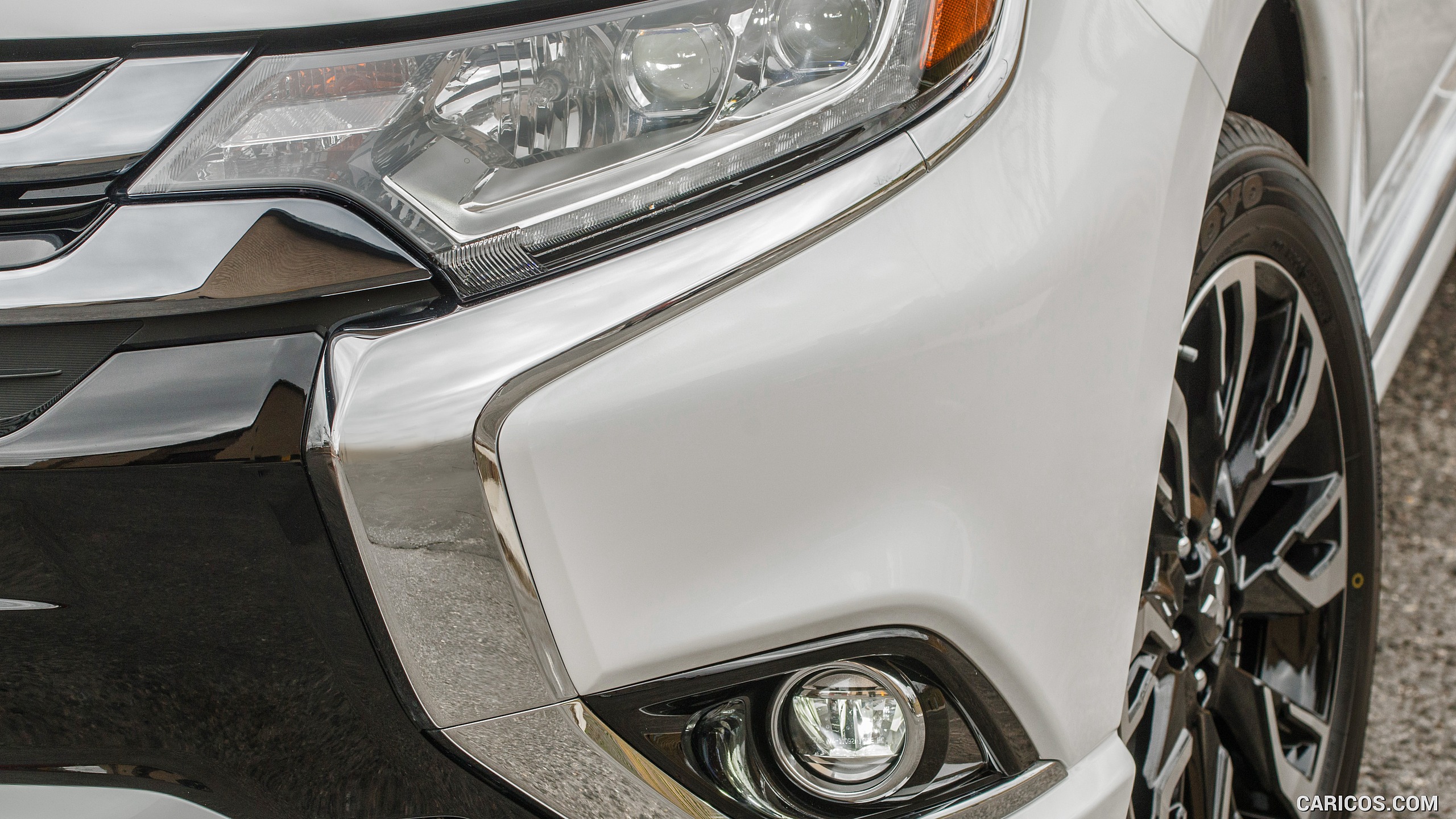 2017 Mitsubishi Outlander Plug-In Hybrid EV - Headlight, #11 of 40