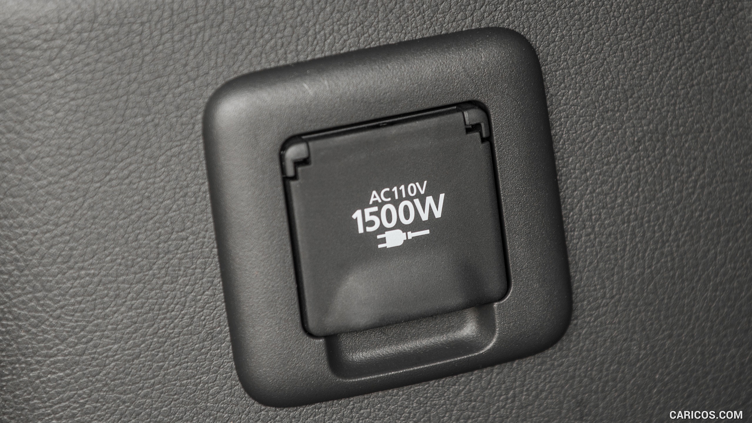2017 Mitsubishi Outlander Plug-In Hybrid EV - Interior, Detail, #38 of 40