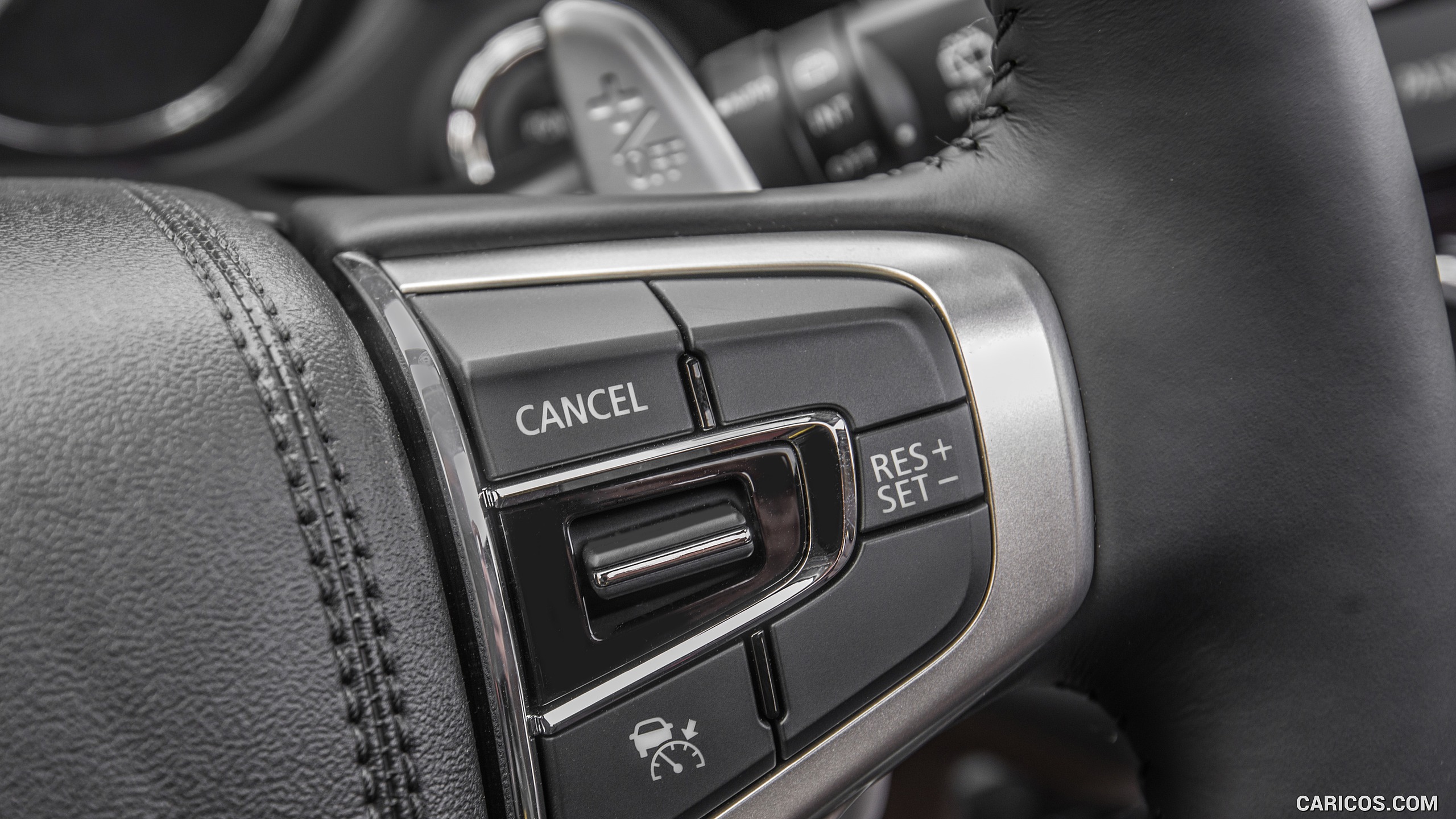 2017 Mitsubishi Outlander Plug-In Hybrid EV - Interior, Steering Wheel, #29 of 40