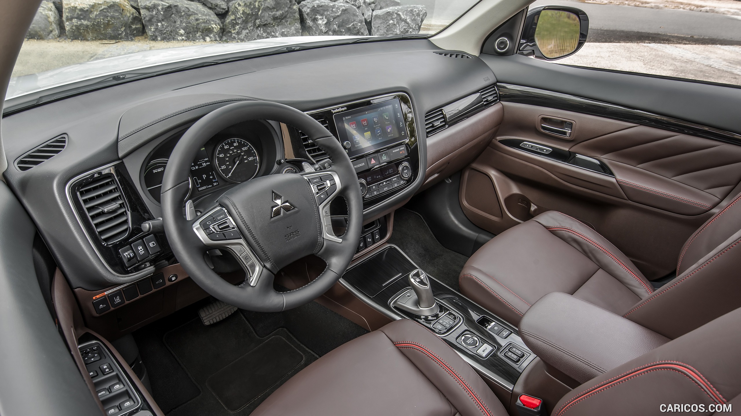2017 Mitsubishi Outlander Plug-In Hybrid EV - Interior, #18 of 40
