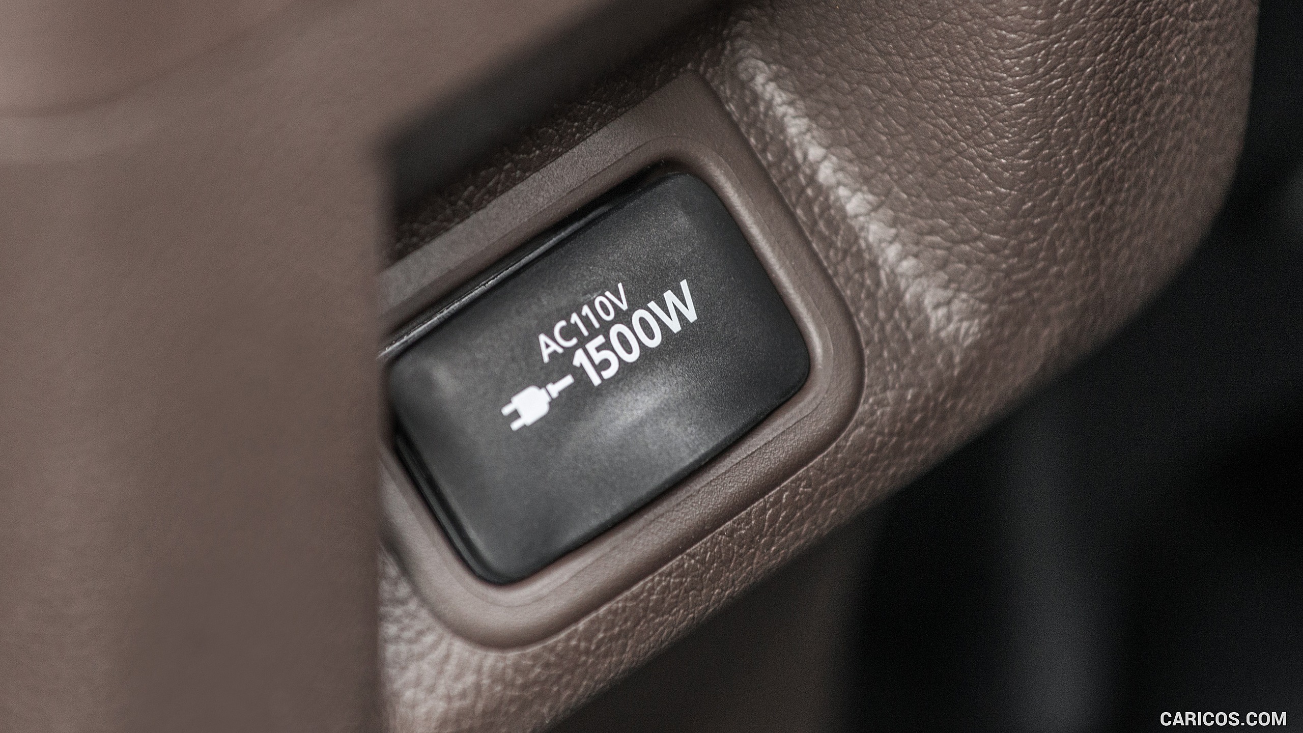 2017 Mitsubishi Outlander Plug-In Hybrid EV - Interior, #37 of 40
