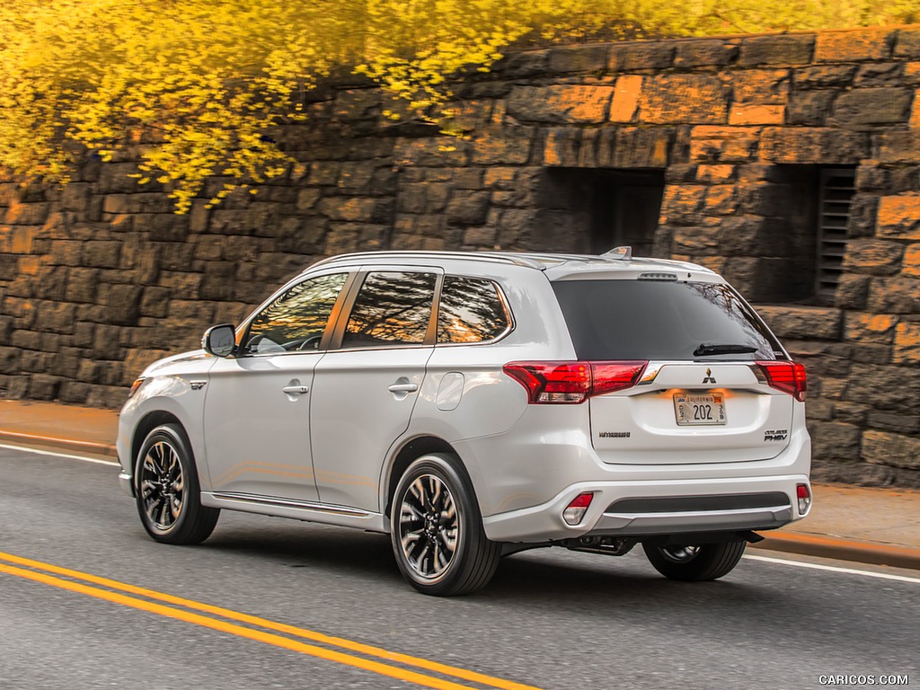 2017 Mitsubishi Outlander Plug-In Hybrid EV - Rear