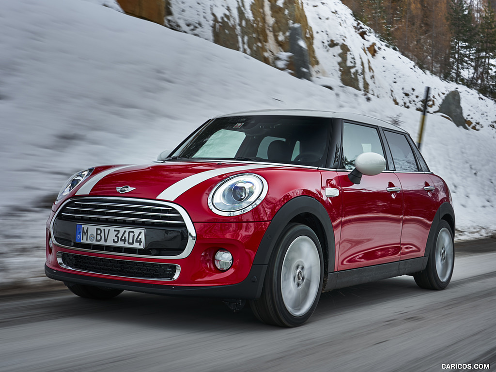 2018 MINI Cooper 5-Door with 7-Speed Steptronic Double-Clutch Transmission                 - Front Three-Quarter