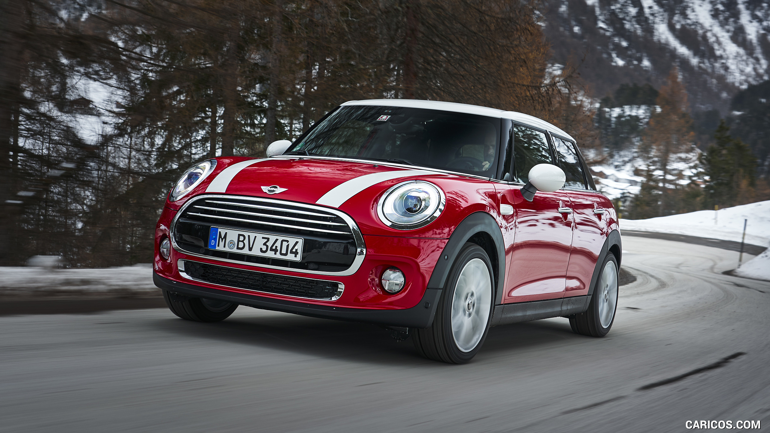 2018 MINI Cooper 5-Door with 7-Speed Steptronic Double-Clutch Transmission                 - Front Three-Quarter, #4 of 66
