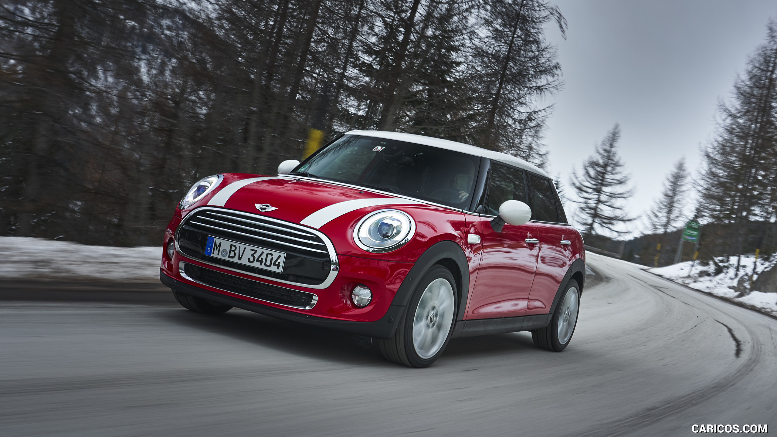 2018 MINI Cooper 5-Door with 7-Speed Steptronic Double-Clutch Transmission                 - Front Three-Quarter, #14 of 66