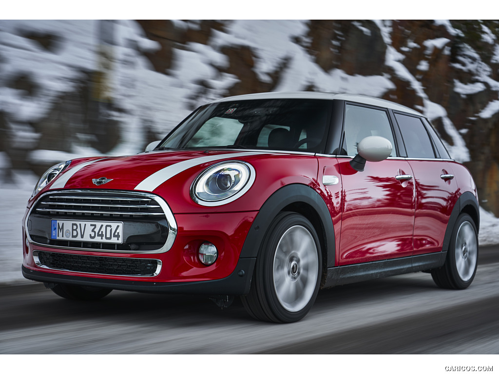 2018 MINI Cooper 5-Door with 7-Speed Steptronic Double-Clutch Transmission                 - Front Three-Quarter