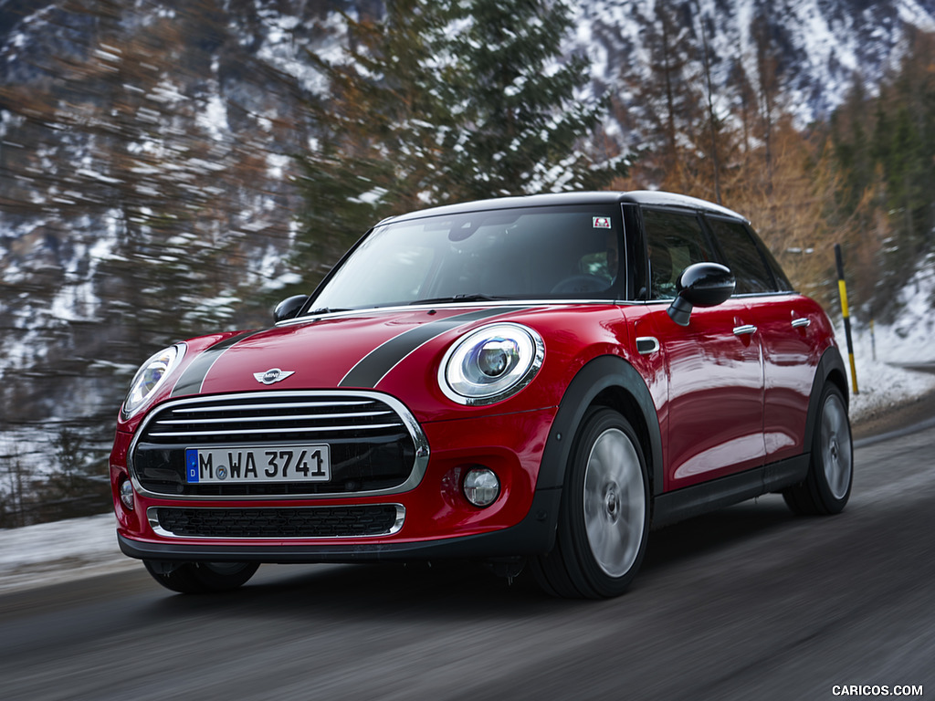 2018 MINI Cooper 5-Door with 7-Speed Steptronic Double-Clutch Transmission                 - Front Three-Quarter