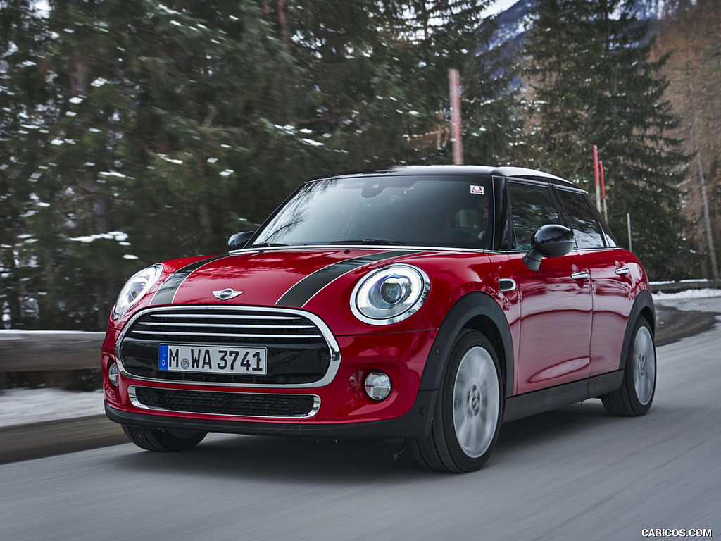 2018 MINI Cooper 5-Door with 7-Speed Steptronic Double-Clutch Transmission                 - Front Three-Quarter