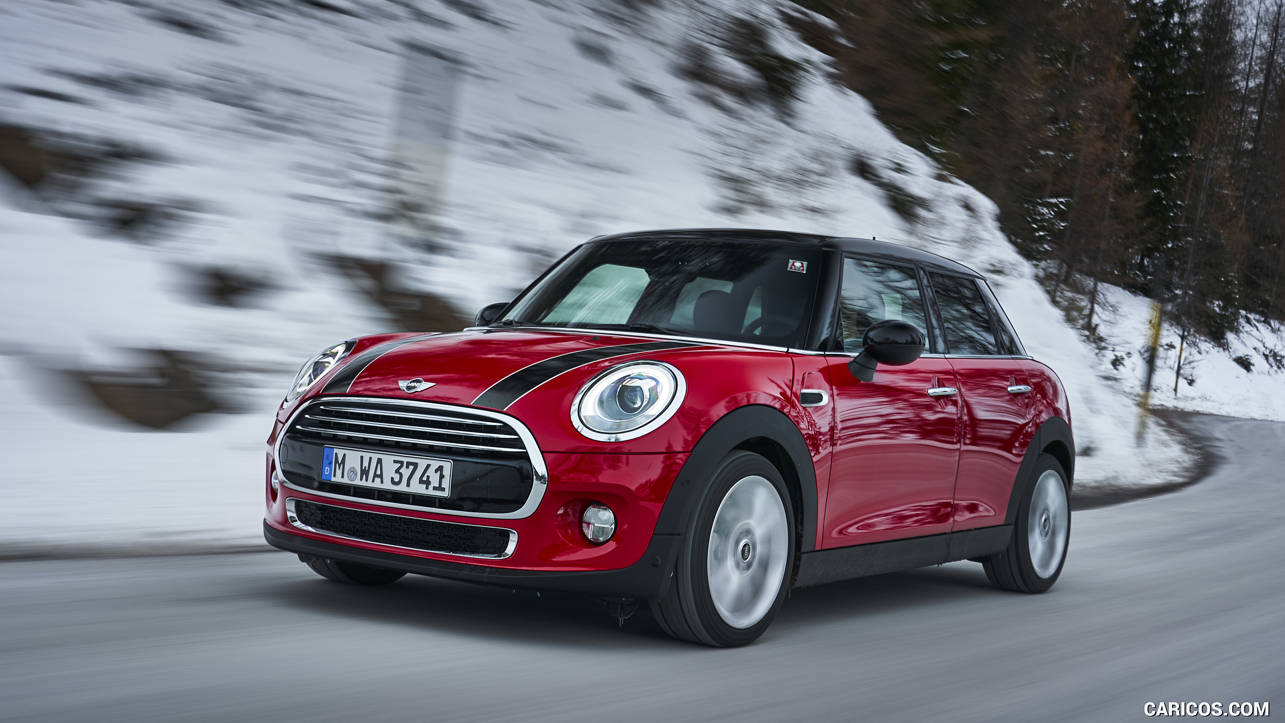 2018 MINI Cooper 5-Door with 7-Speed Steptronic Double-Clutch Transmission                 - Front Three-Quarter, #28 of 66