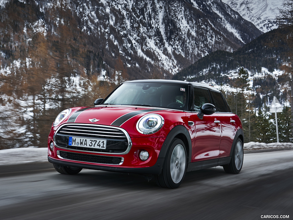 2018 MINI Cooper 5-Door with 7-Speed Steptronic Double-Clutch Transmission                 - Front Three-Quarter