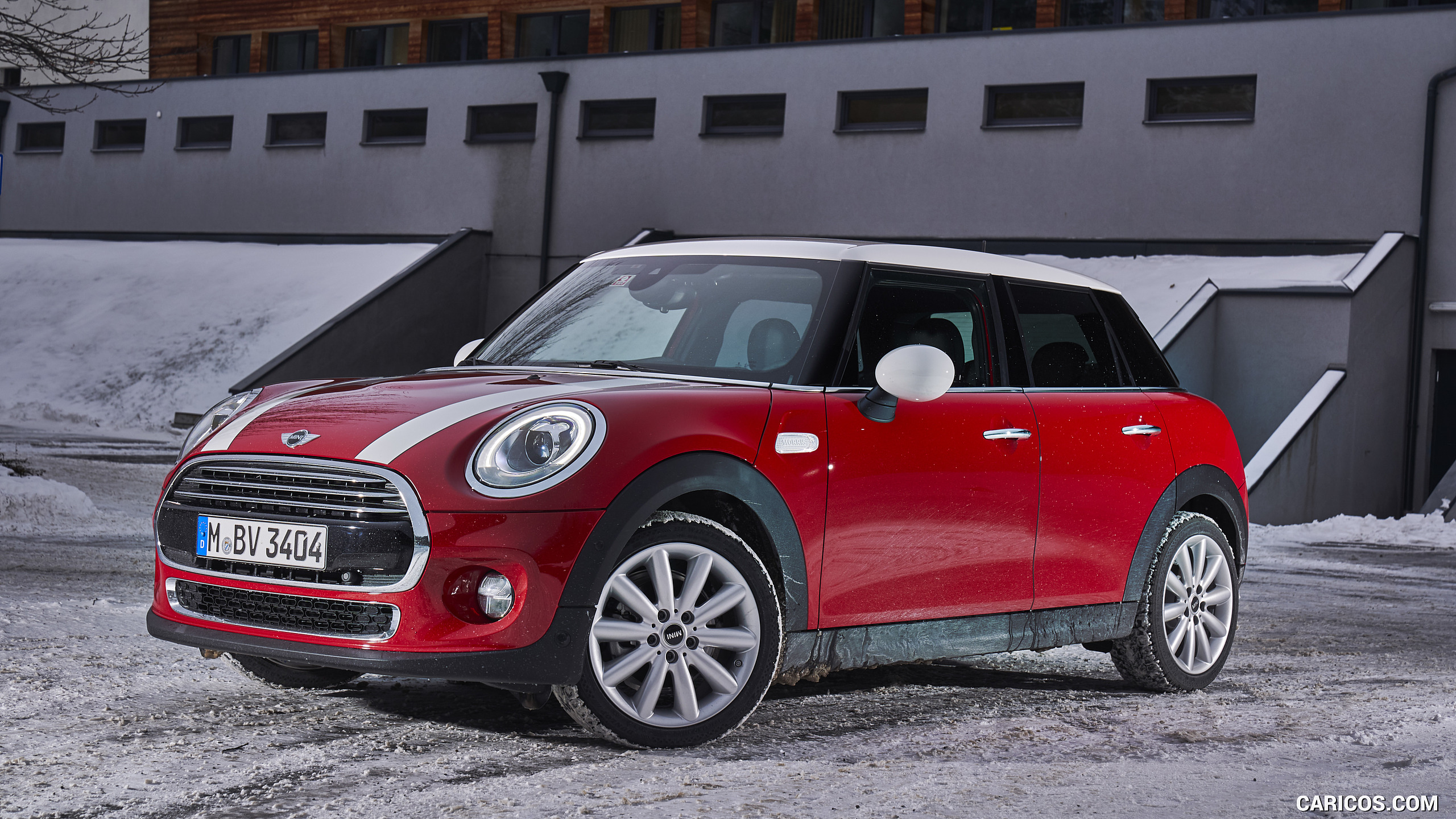 2018 MINI Cooper 5-Door with 7-Speed Steptronic Double-Clutch Transmission                 - Front Three-Quarter, #47 of 66