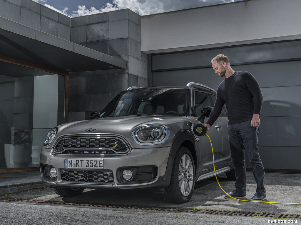 2018 MINI Cooper S E Countryman ALL4 Plug-In Hybrid - Charging