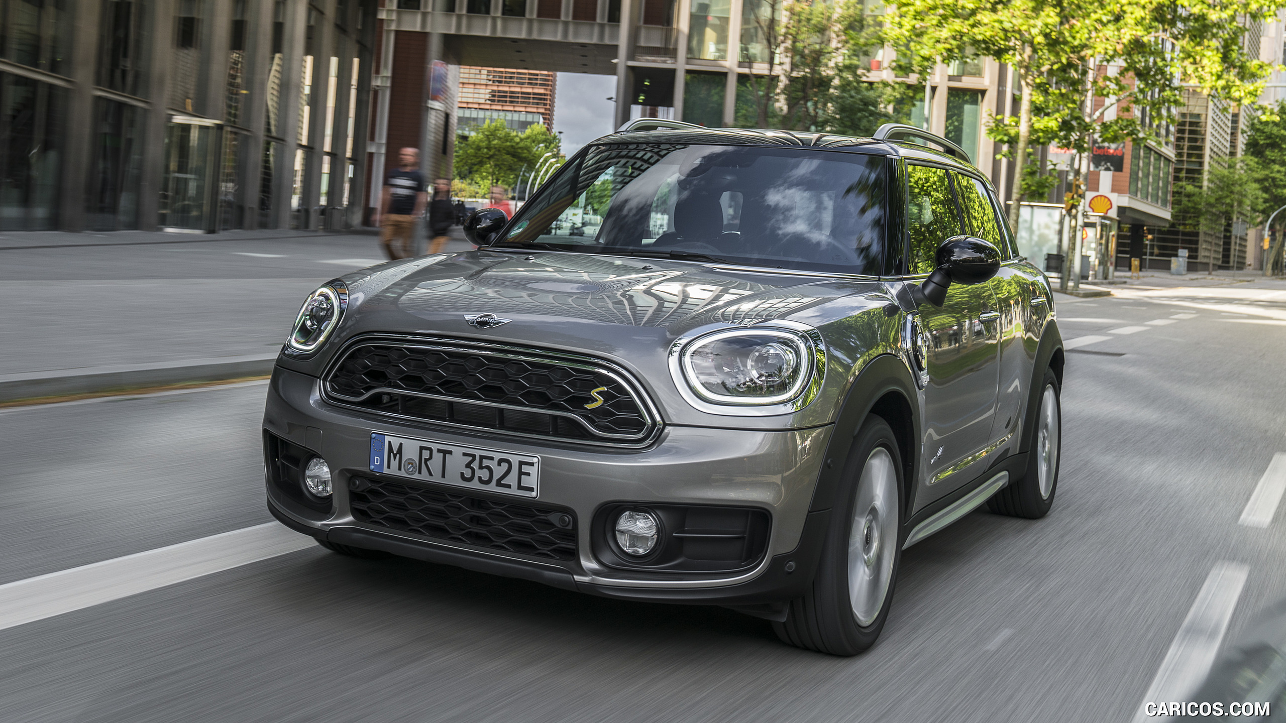 2018 MINI Cooper S E Countryman ALL4 Plug-In Hybrid - Front, #41 of 125