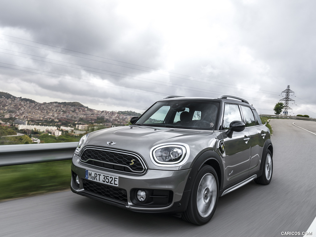 2018 MINI Cooper S E Countryman ALL4 Plug-In Hybrid - Front Three-Quarter