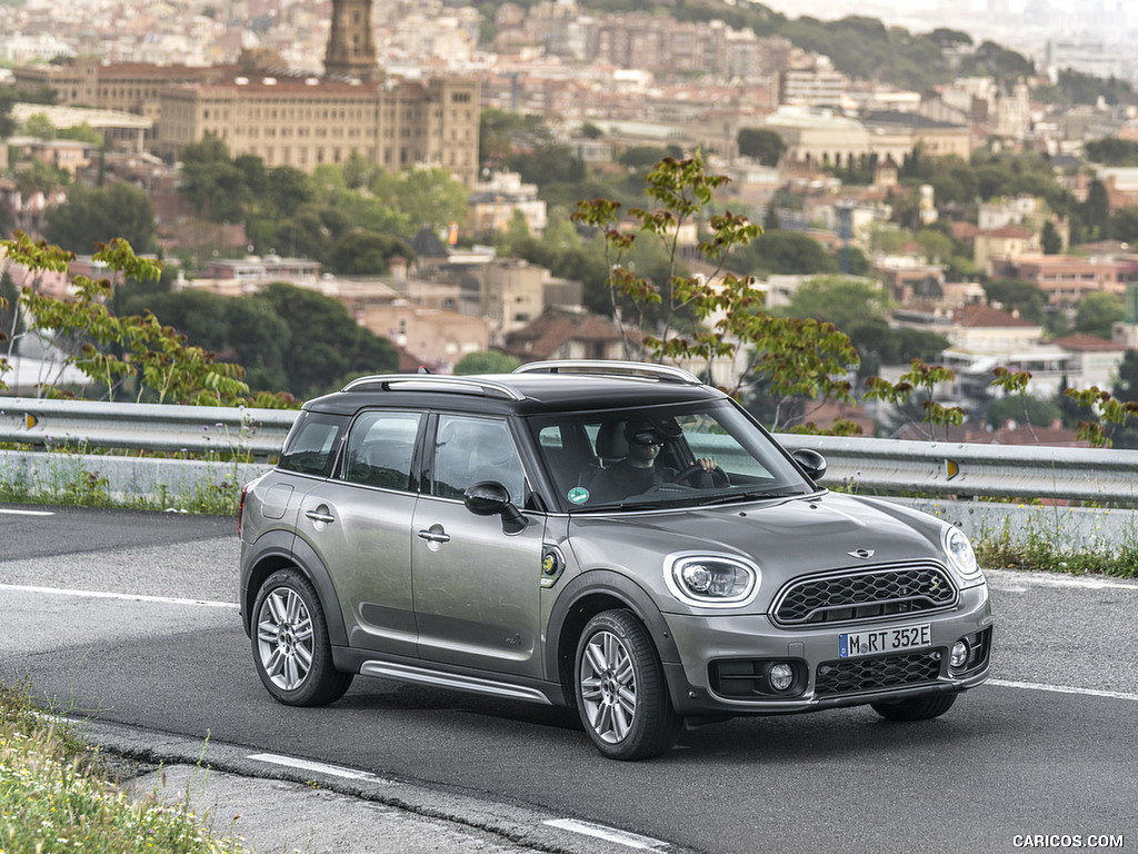 2018 MINI Cooper S E Countryman ALL4 Plug-In Hybrid - Front Three-Quarter