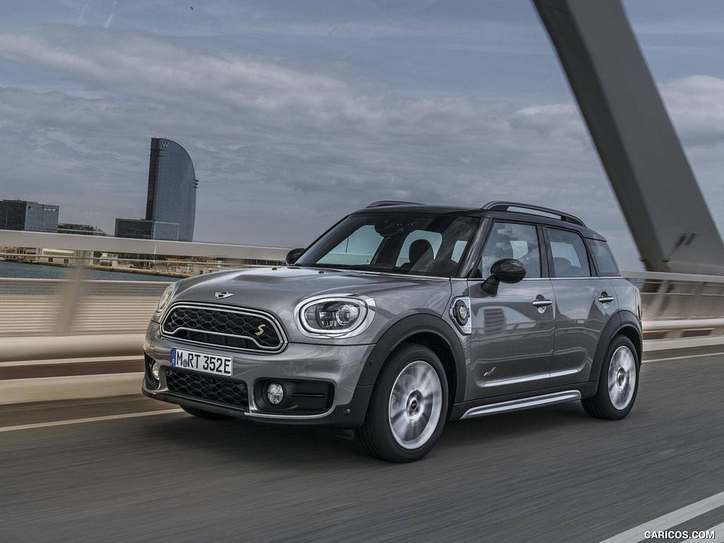 2018 MINI Cooper S E Countryman ALL4 Plug-In Hybrid - Front Three-Quarter