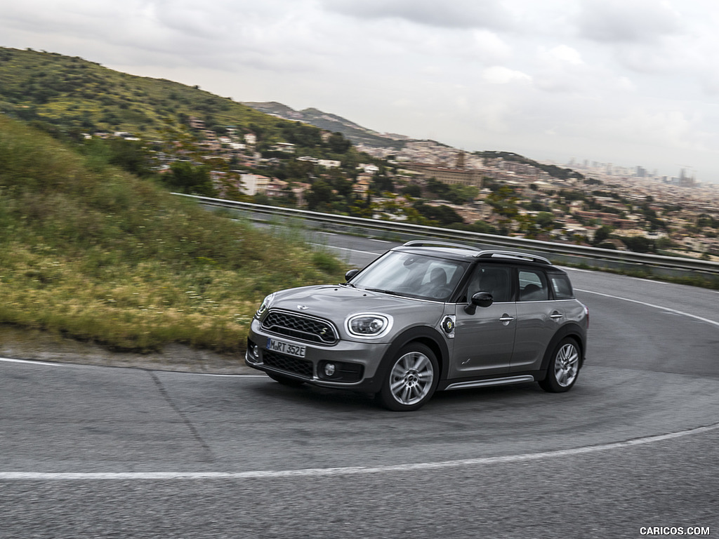 2018 MINI Cooper S E Countryman ALL4 Plug-In Hybrid - Front Three-Quarter