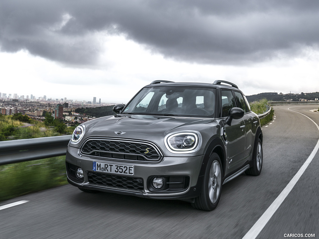 2018 MINI Cooper S E Countryman ALL4 Plug-In Hybrid - Front Three-Quarter