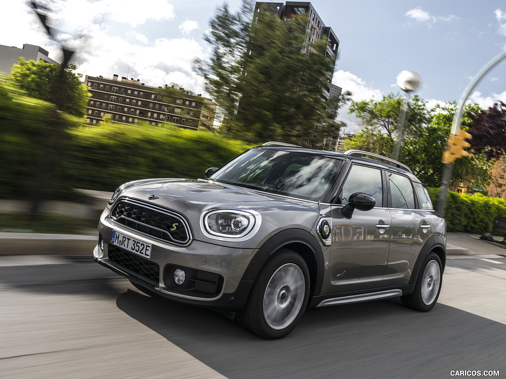 2018 MINI Cooper S E Countryman ALL4 Plug-In Hybrid - Front Three-Quarter