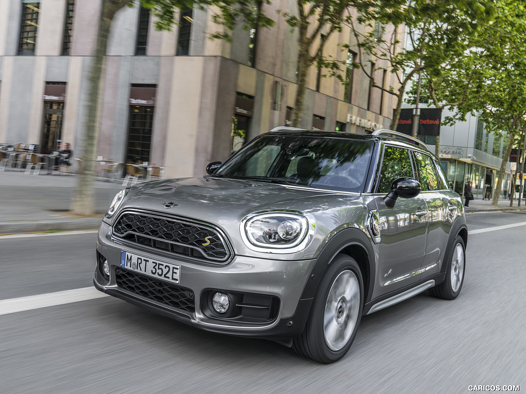 2018 MINI Cooper S E Countryman ALL4 Plug-In Hybrid - Front Three-Quarter