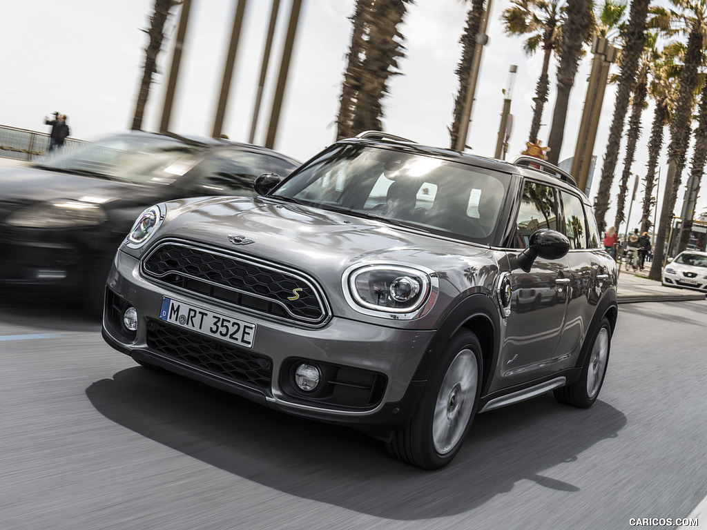 2018 MINI Cooper S E Countryman ALL4 Plug-In Hybrid - Front Three-Quarter