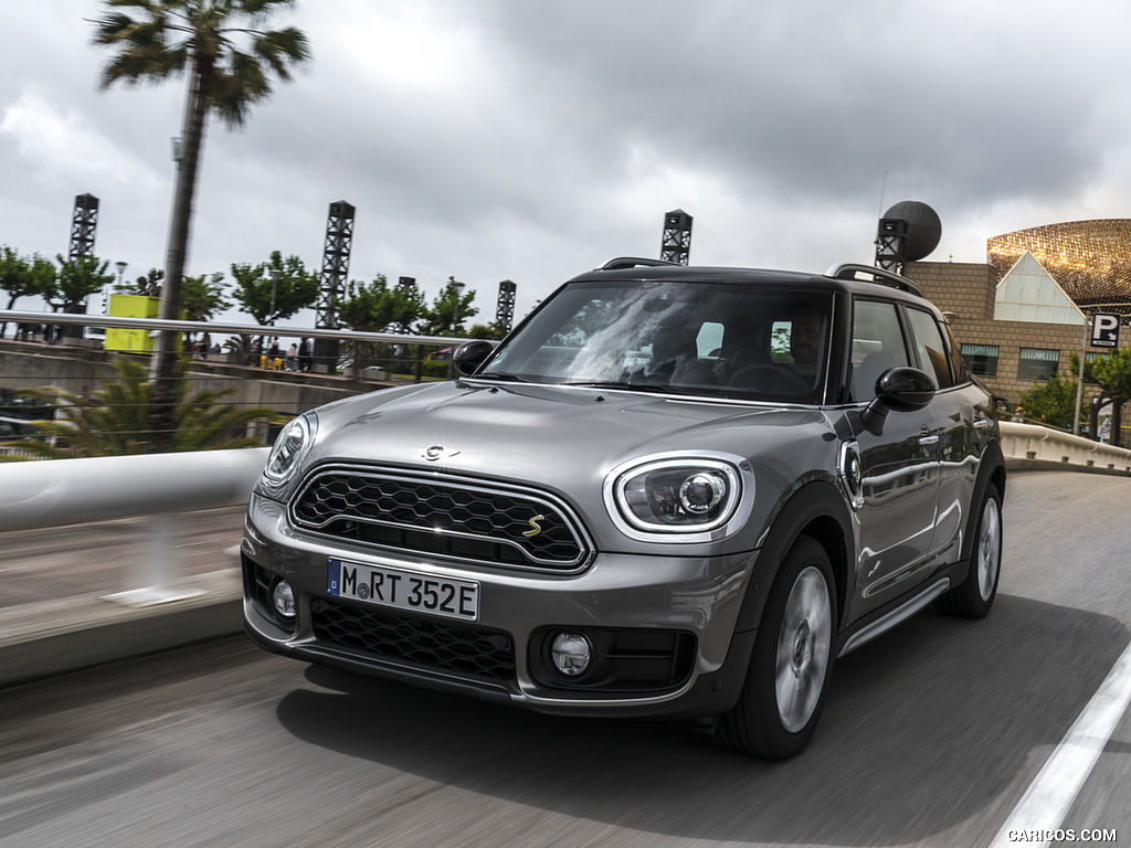 2018 MINI Cooper S E Countryman ALL4 Plug-In Hybrid - Front Three-Quarter