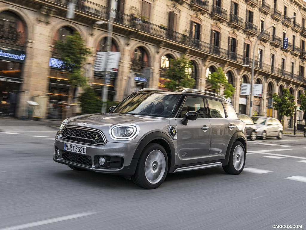 2018 MINI Cooper S E Countryman ALL4 Plug-In Hybrid - Front Three-Quarter