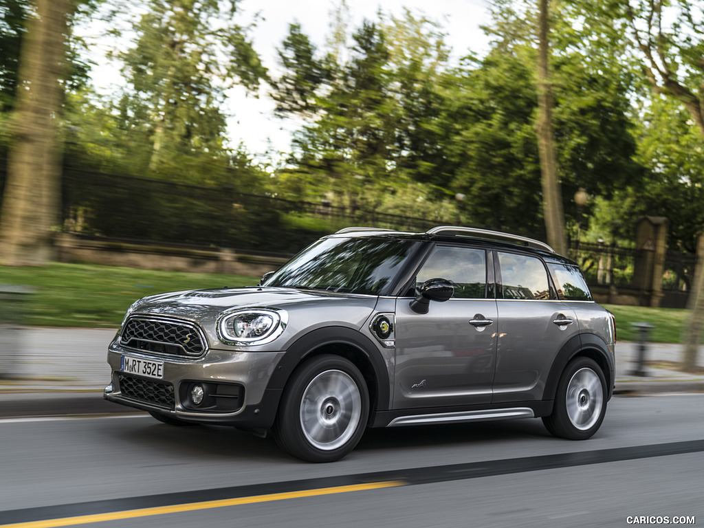 2018 MINI Cooper S E Countryman ALL4 Plug-In Hybrid - Front Three-Quarter