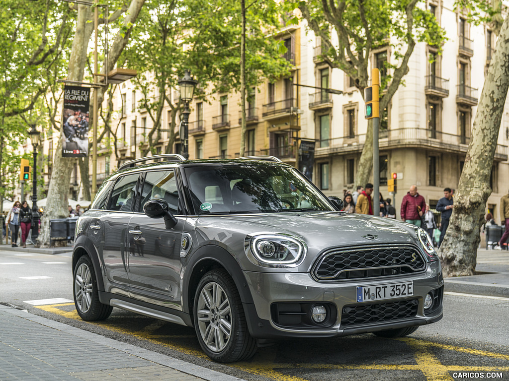 2018 MINI Cooper S E Countryman ALL4 Plug-In Hybrid - Front Three-Quarter