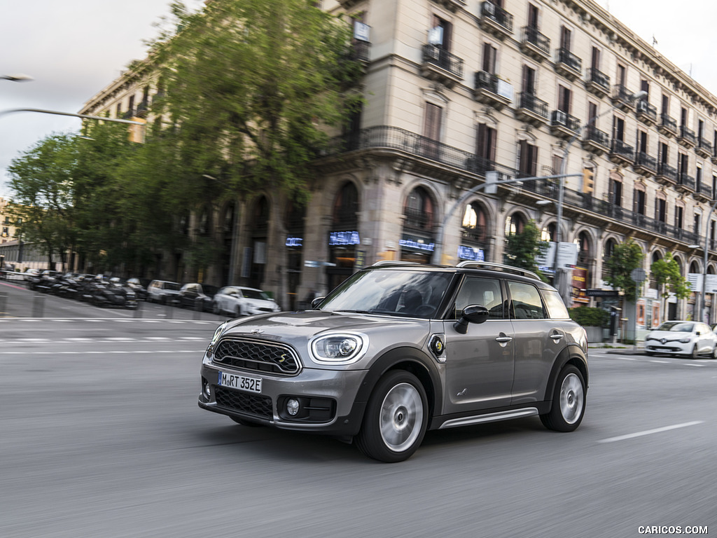 2018 MINI Cooper S E Countryman ALL4 Plug-In Hybrid - Front Three-Quarter