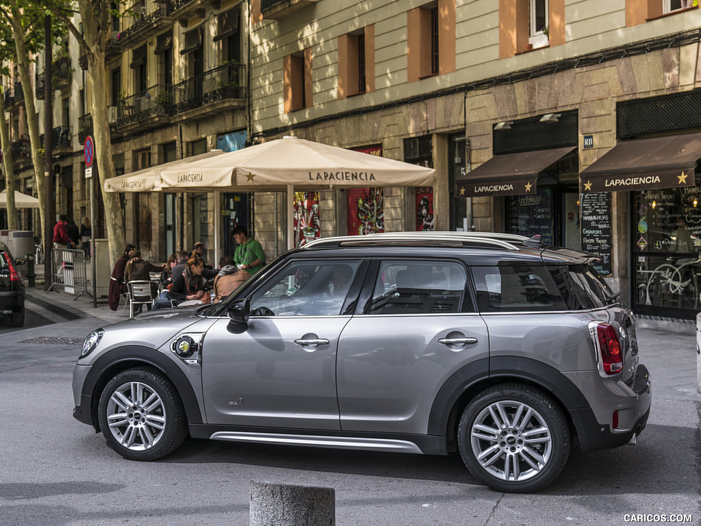 2018 MINI Cooper S E Countryman ALL4 Plug-In Hybrid - Side