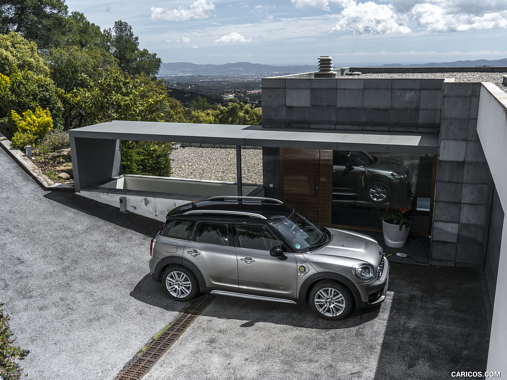 2018 MINI Cooper S E Countryman ALL4 Plug-In Hybrid - Side