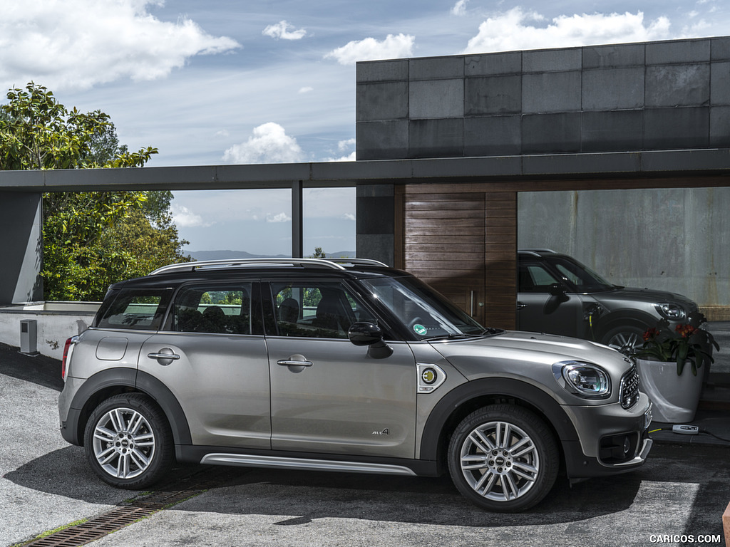 2018 MINI Cooper S E Countryman ALL4 Plug-In Hybrid - Side