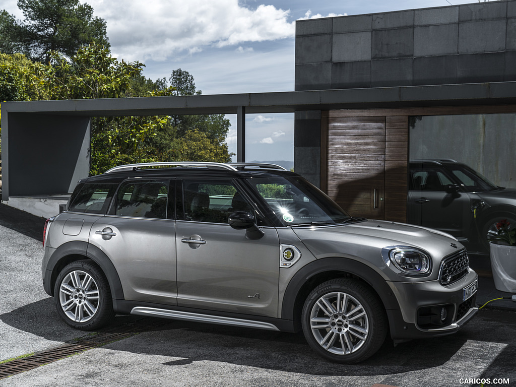 2018 MINI Cooper S E Countryman ALL4 Plug-In Hybrid - Side