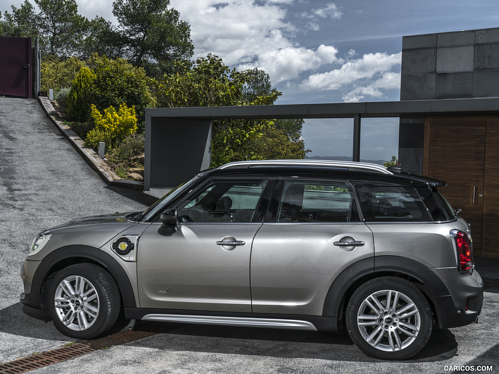 2018 MINI Cooper S E Countryman ALL4 Plug-In Hybrid - Side