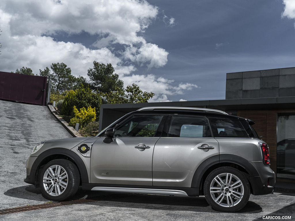 2018 MINI Cooper S E Countryman ALL4 Plug-In Hybrid - Side