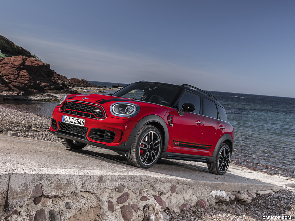 2018 MINI John Cooper Works Countryman ALL4 - Front Three-Quarter