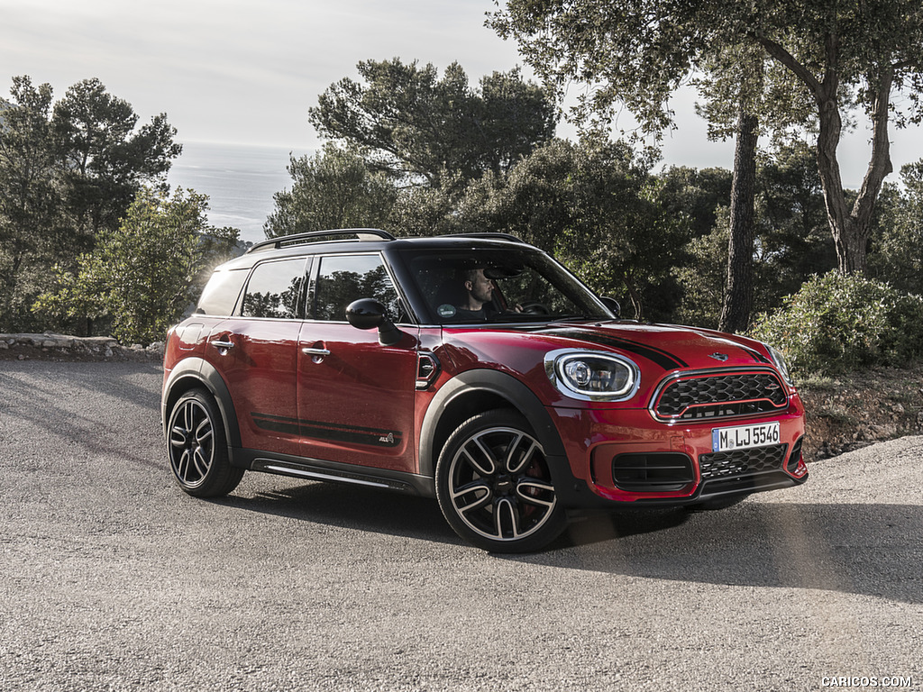 2018 MINI John Cooper Works Countryman ALL4 - Front Three-Quarter