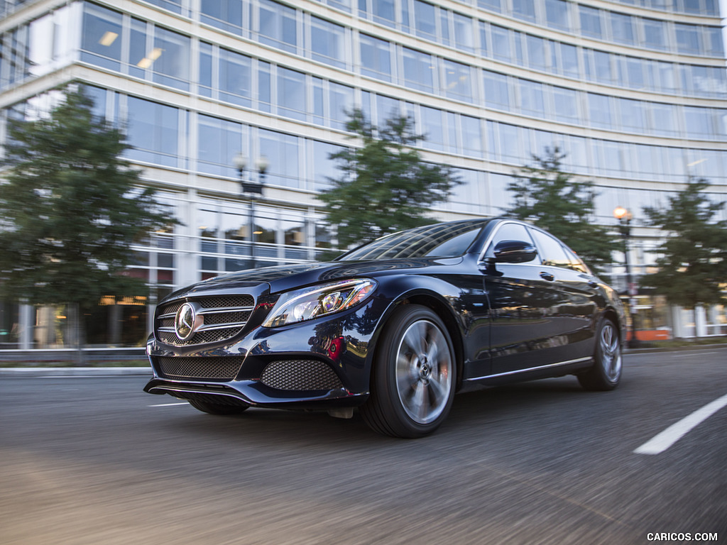 2018 Mercedes-Benz C350e Plug-in-Hybrid (US-Spec) - Front Three-Quarter