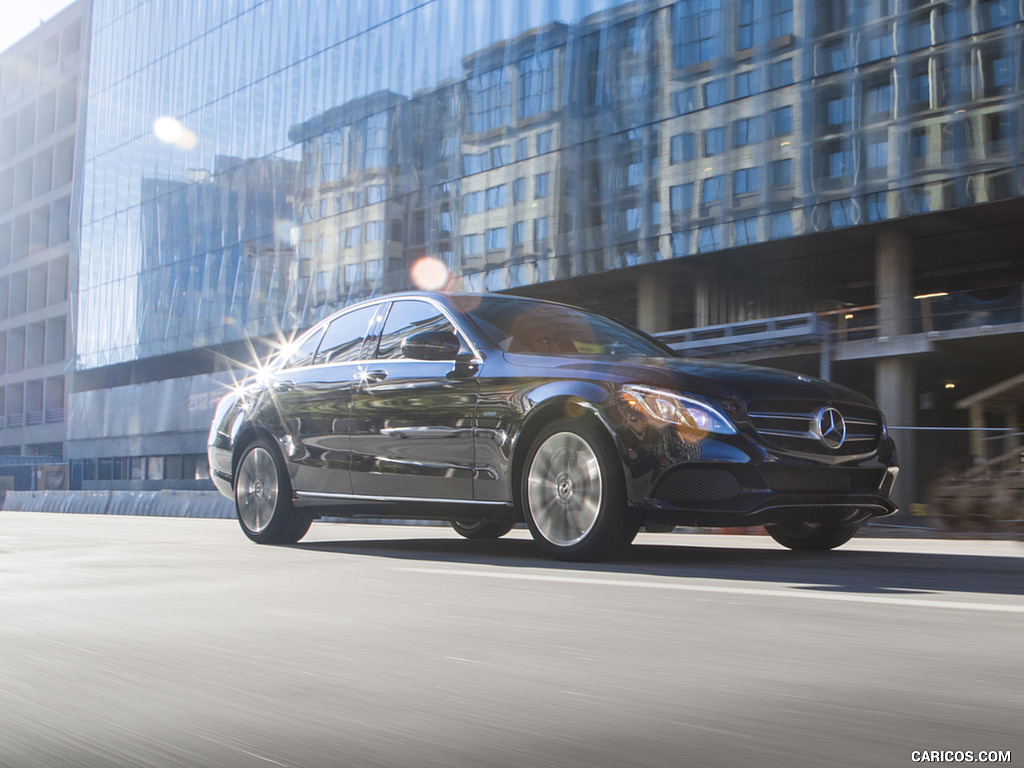 2018 Mercedes-Benz C350e Plug-in-Hybrid (US-Spec) - Front Three-Quarter