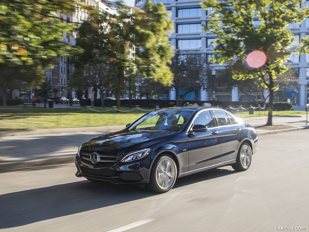 2018 Mercedes-Benz C350e Plug-in-Hybrid (US-Spec) - Front Three-Quarter